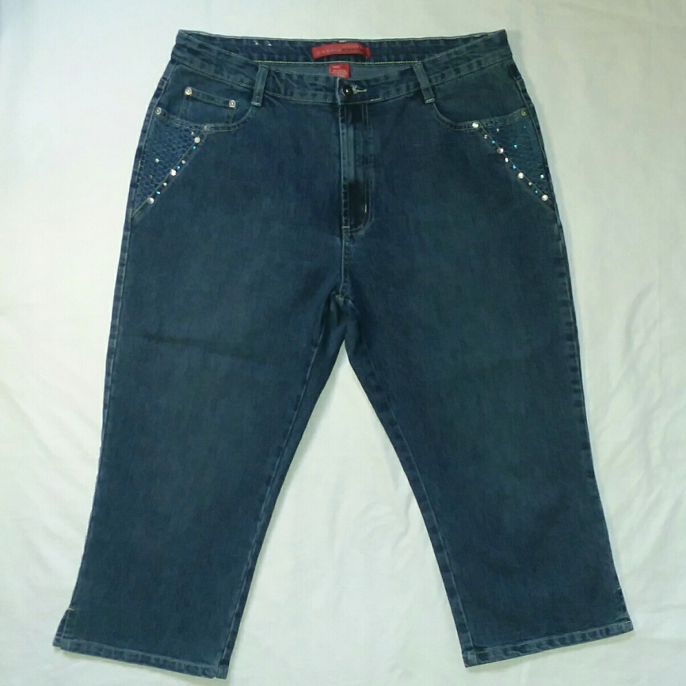Denim Cosmopolitan Capris Size 18